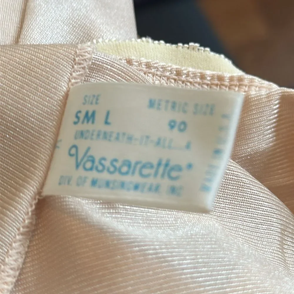 Vintage Vassarette‎ light tan half slip/ as is - Picture 6 of 7